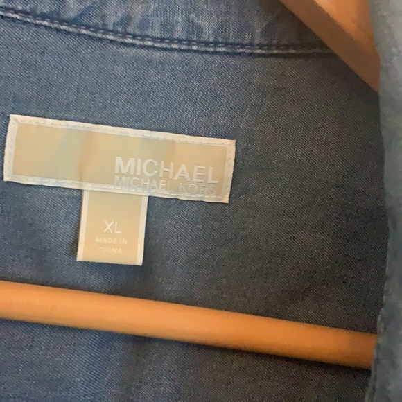 Top - Picture 2 of 3